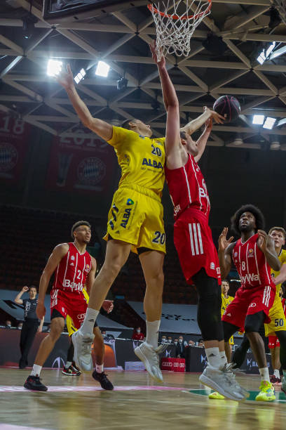 她的出场问 她的出场问